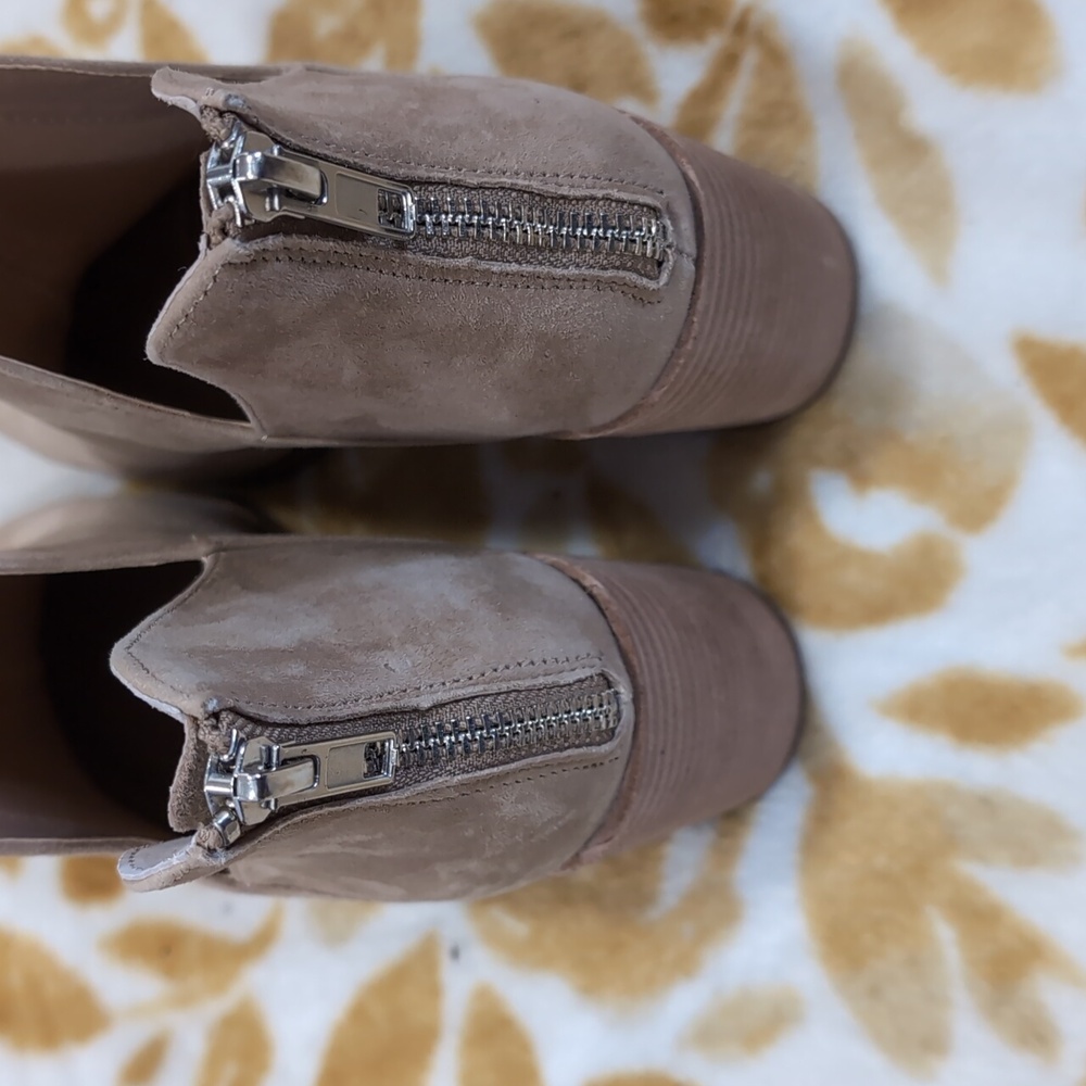 Steve Madden Tan Suede Ankle Booties Women’s Size 7 - Picture 3 of 6